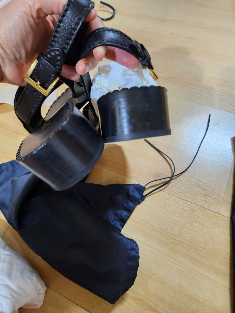 프라다 금장버클 샌들--5