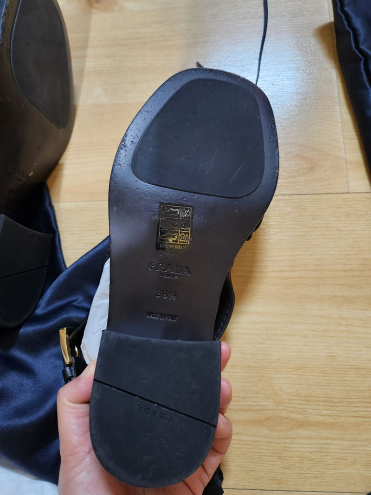 프라다 금장버클 샌들--7