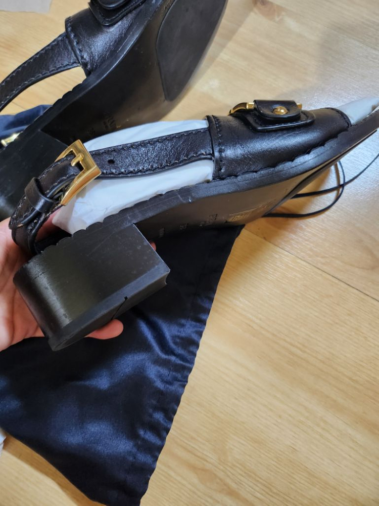 프라다 금장버클 샌들--6