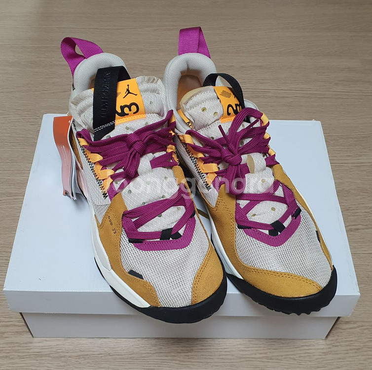 조던델타 새제품 w270(265정도) 12만원--1