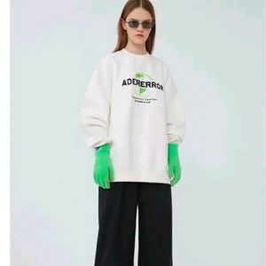 아더에러 유니버셜 맨투맨 a2 새상품