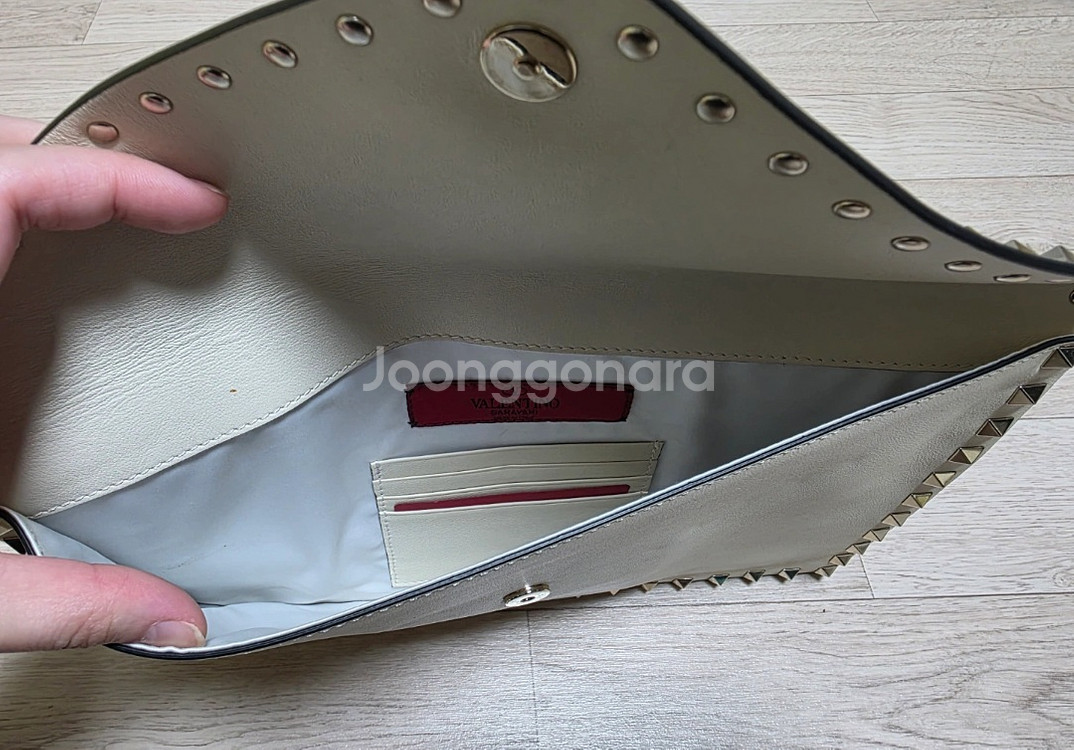발렌티노 락스터드 클러치--2
