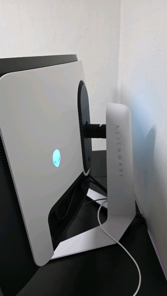 Alienware 32인치 4K OLED 모니터--4