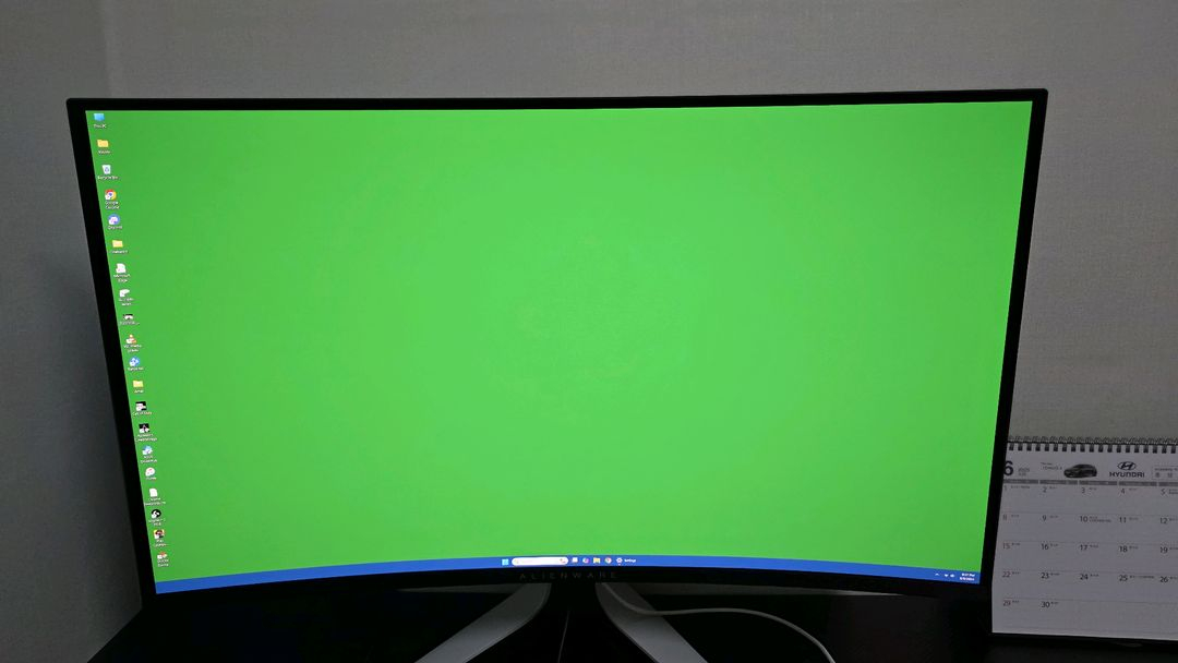 Alienware 32인치 4K OLED 모니터--7