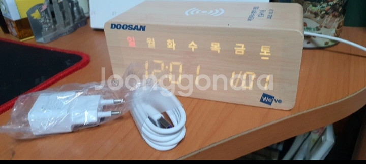 두산 나무시계+무선충전기--0