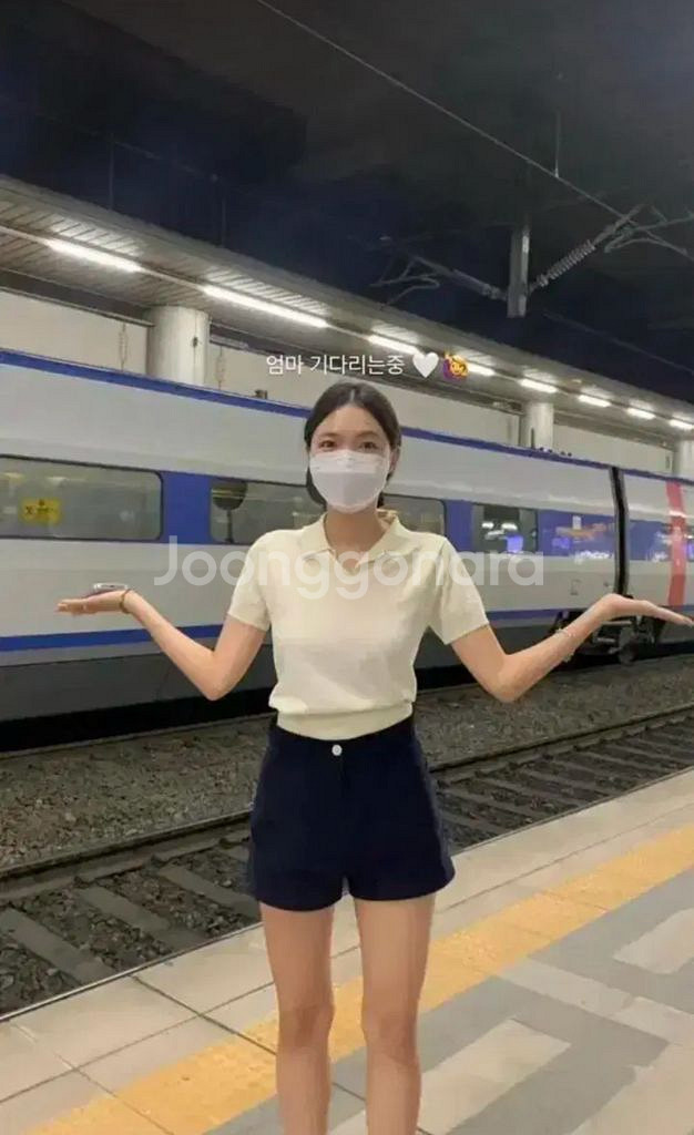 타낫 하프 슬리브 크림 니트--1