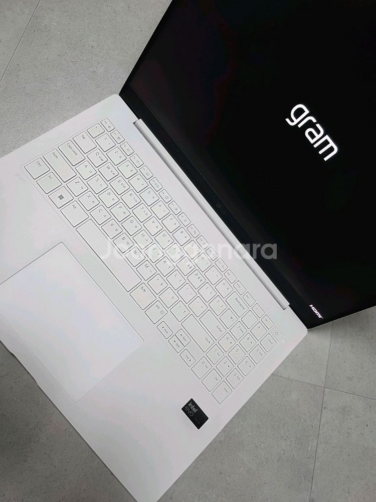 LG 그램프로 16 인치 주사율144Hz 화이트--0