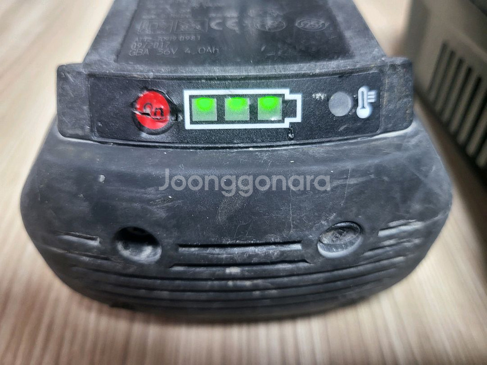 보쉬 36V 배터리 + GAL 3680 CV 충전기--3