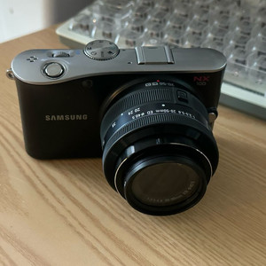 삼성 NX100 미러리스 카메라