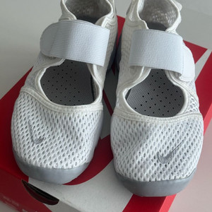 나이키 에어리프트 키즈 220 새상품