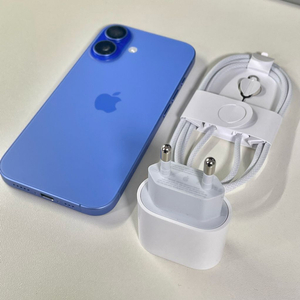 아이폰 16 256GB신품급 + 충전기