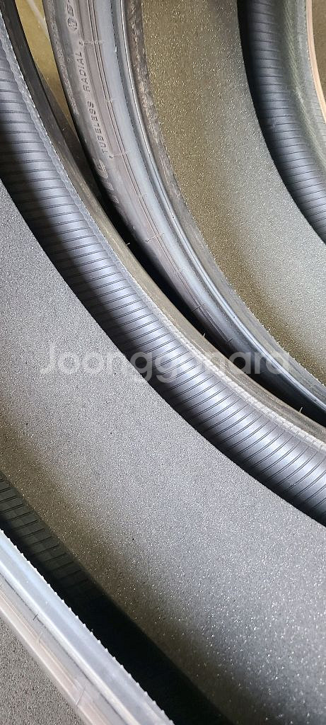 255 40 20 브릿지스톤 중고타이어 S클 순정타이어--2