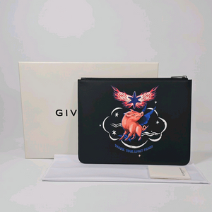 지방시 COCHON 레더 클러치