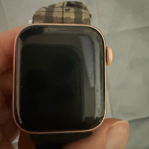 애플워치 se 로즈골드 팔아요!
