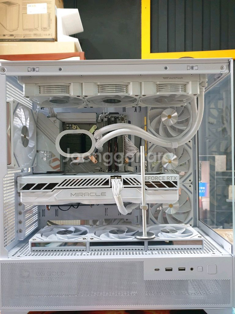 9800X3D & RTX5080 화이트 게이밍 컴퓨터--0