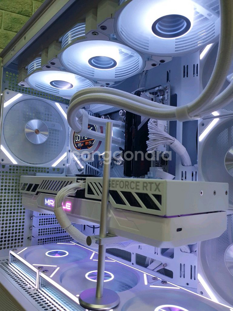 9800X3D & RTX5080 화이트 게이밍 컴퓨터--2