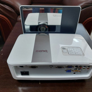 BenQ MW843UST 초단초점 프로젝터
