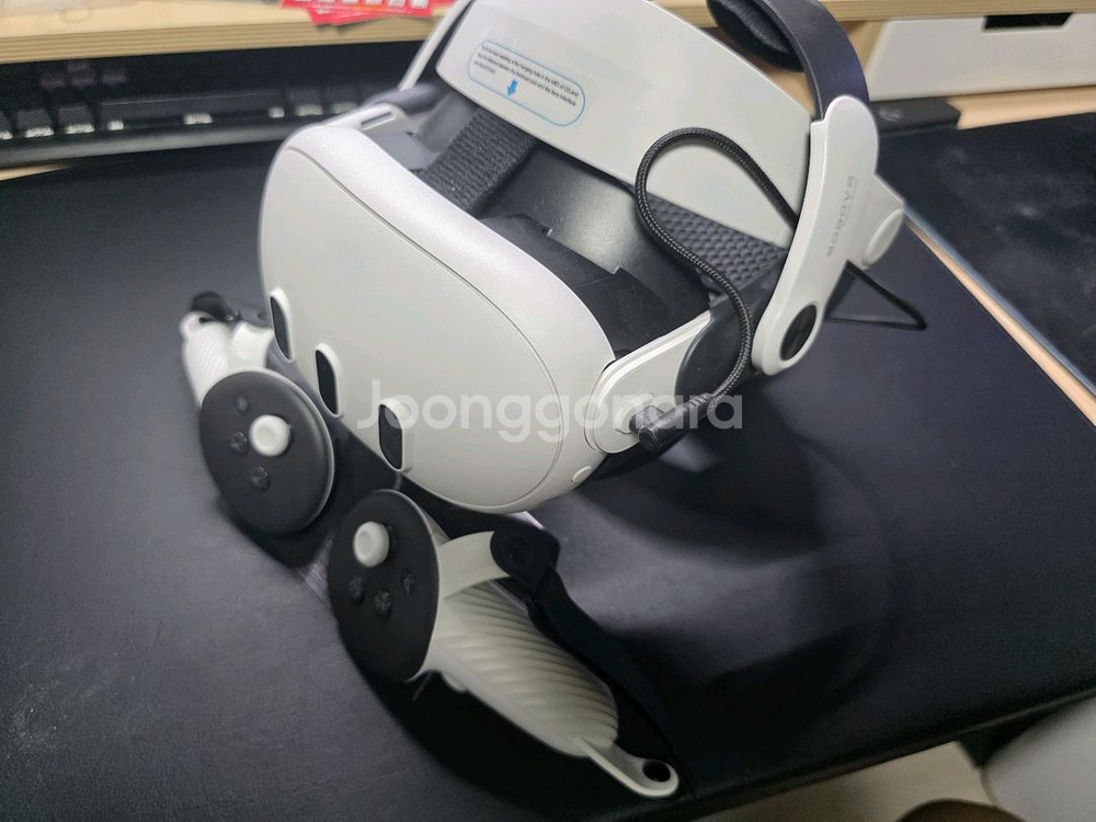 메타 퀘스트3 128g + bobovr 배터리 2개 세--0
