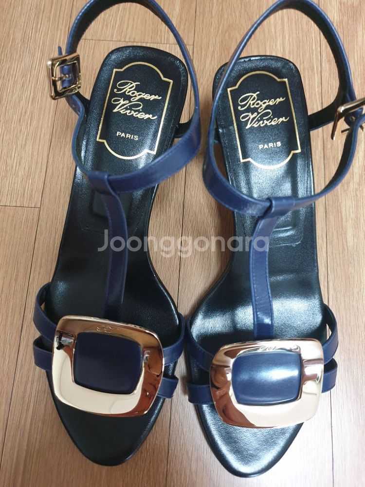 초초특가정품 로저비비에 비키비브메탈 버클샌들--1