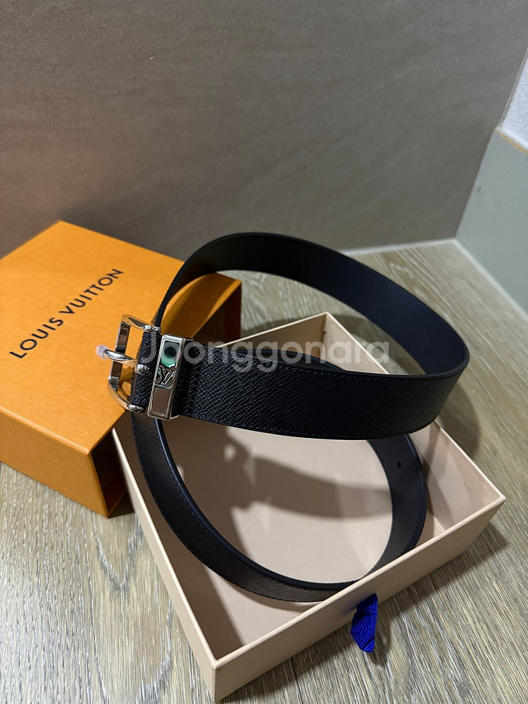 (새상품)루이비통 퐁 뇌프 남성 벨트--0