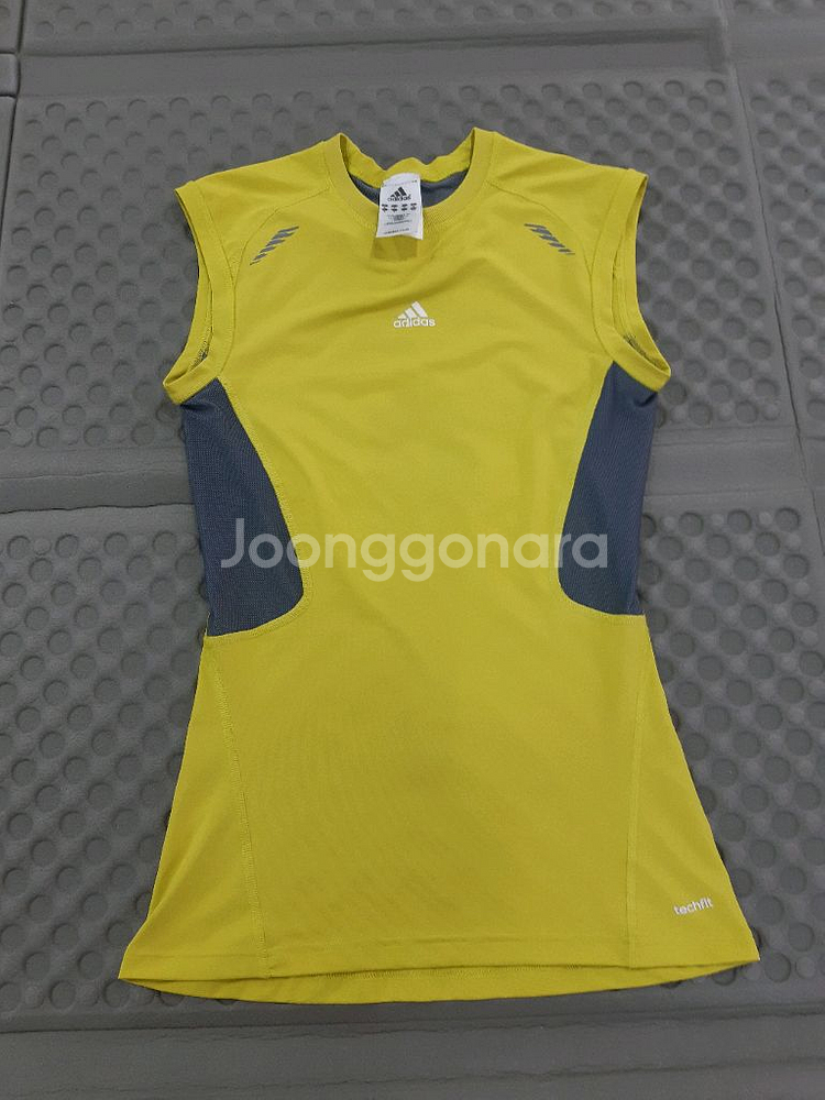 아디다스 Techfit 민소매--0