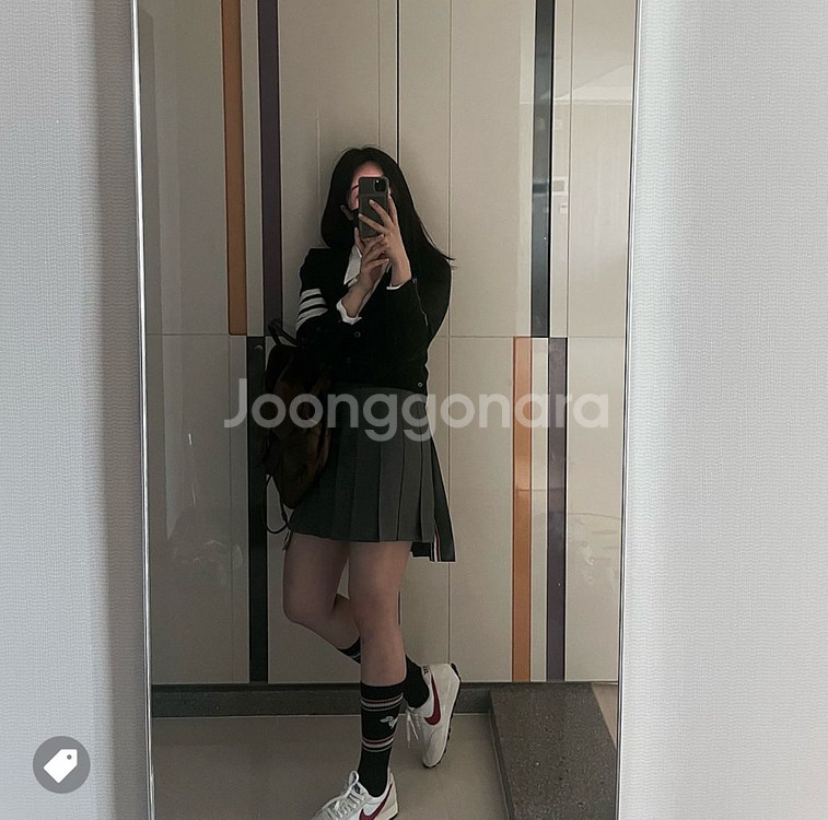 [새상품] 톰브라운 캐시미어 사선 브이넥 가디건 40--0
