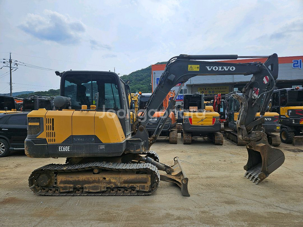 볼보02 농장용굴삭기 저가동 코집 EC60E 2017년--2
