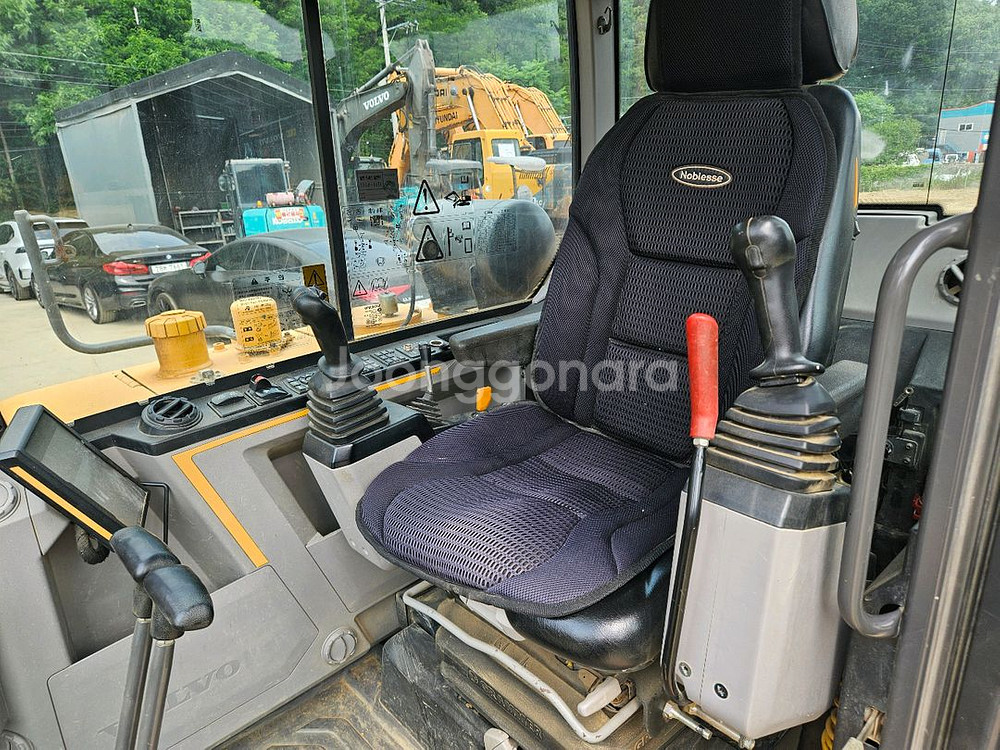 볼보02 농장용굴삭기 저가동 코집 EC60E 2017년--8