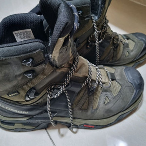 살로몬 등산화 퀘스트 4 GTX