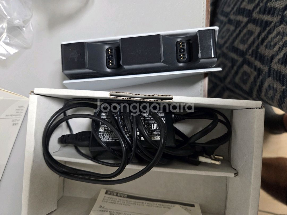 PS5 패드 무선충전기--1