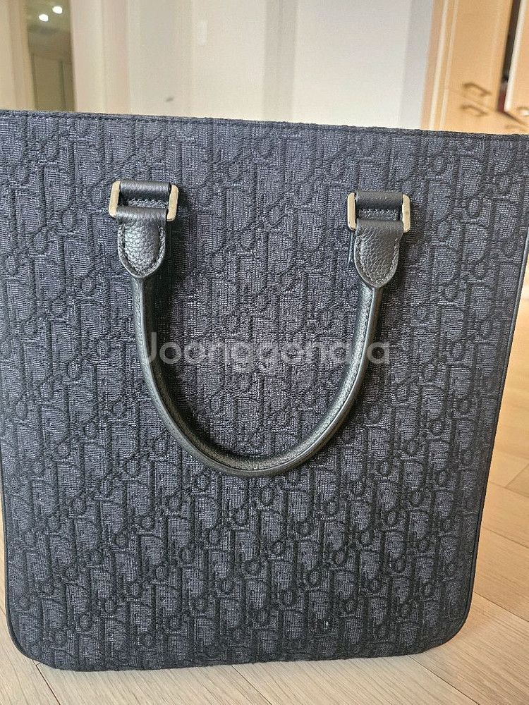 디올 남성 토트백 판매합니다.--1