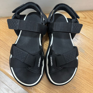 샤넬 벨크로 샌들37