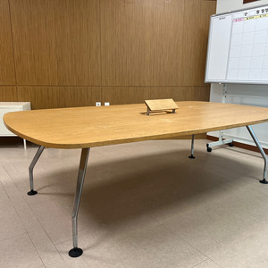 vitra 비트라 테이블 판매합니다.