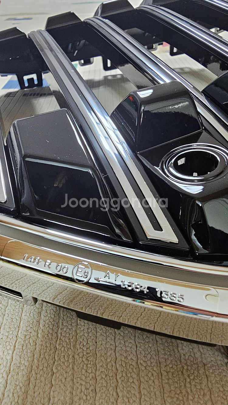 BMW G70 신형 7시리즈 키드니그릴 정품 판매--1