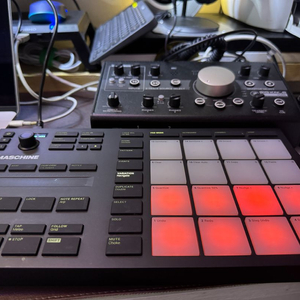 NI Maschine MIKRO MK3 드럼머신