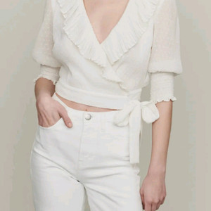 마쥬 화이트 도트 플리츠 크롭블라우스