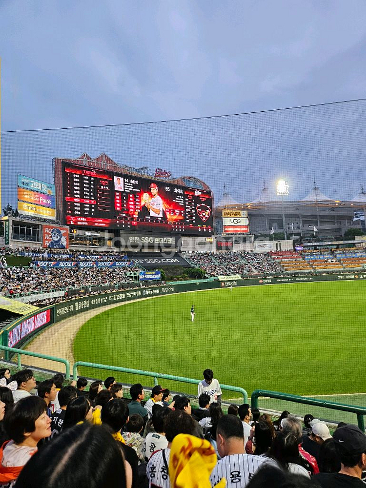 6/14 롯데ssg 3루 외야지정석 2연석--0