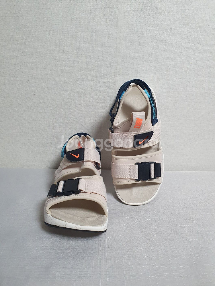무료배송 240mm 나이키 샌들 캐년 데저트 샌드--1