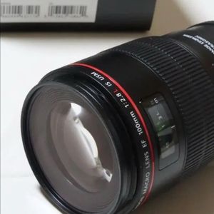 EF100mm f/2.8L Macro IS USM