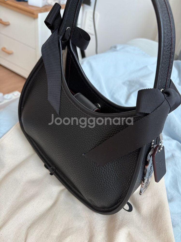 코치 토피아 에르고 리본 가방(택포)--1