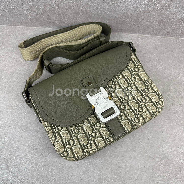 [스몰사이즈]디올 오블리크 새들 플랩 메신저백--0