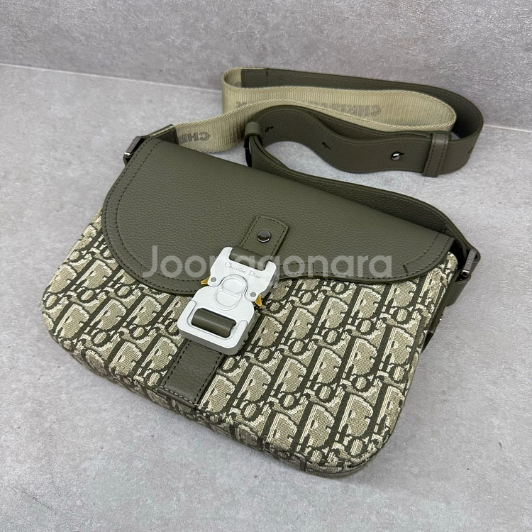 [스몰사이즈]디올 오블리크 새들 플랩 메신저백--1