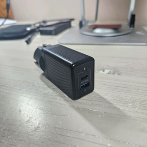 아트뮤 USB 충전기 GC720 팝니다.