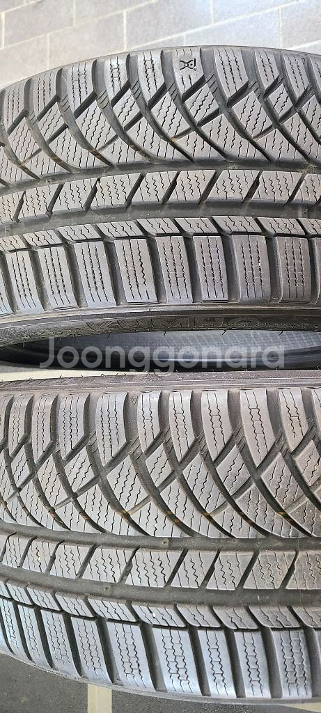 215 45 17 금호윈터크래프트 중고타이어2개--0