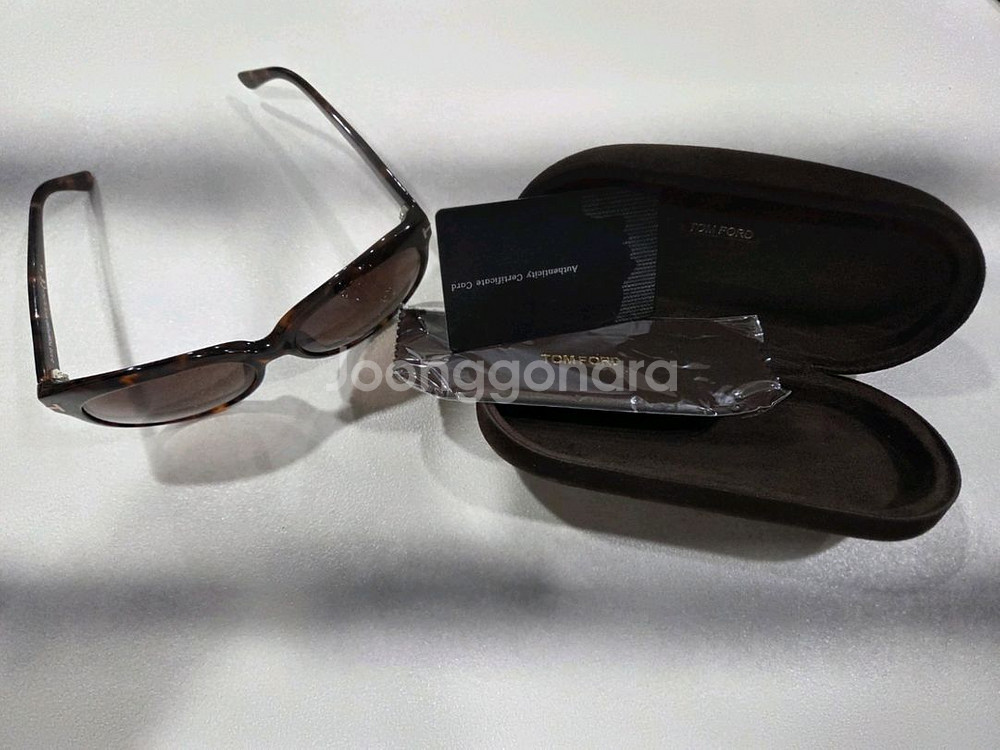 톰포드 선글라스 새제품급 저렴하게 판매합니다!--0