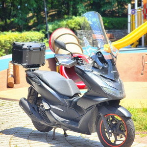 21년식 PCX125 ABS 블랙 8천키로 팝니다