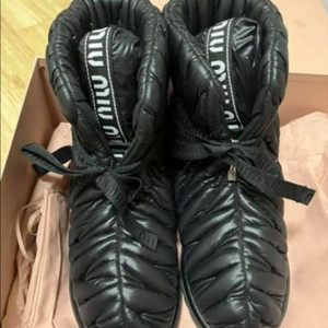 풀박새상품) 미우미우 리나일론 패딩 부츠 us 6(23