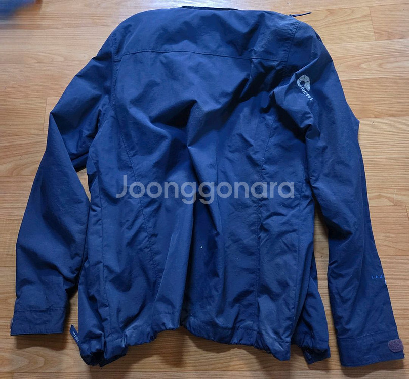 네파 여성 바람막이 남색90 팔아요 가격제안가능--3