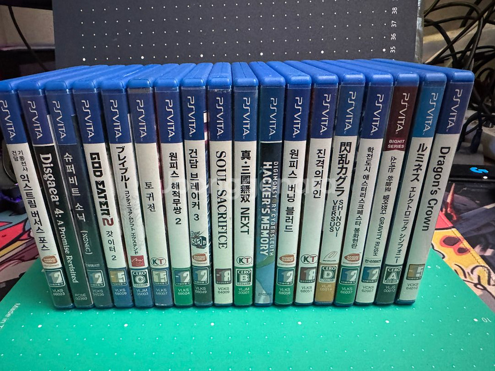 PS Vita 게임팩 x 18개--0