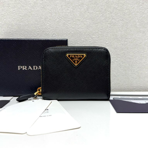 (새상품)프라다 사피아노 삼각로고 지퍼 카드지갑